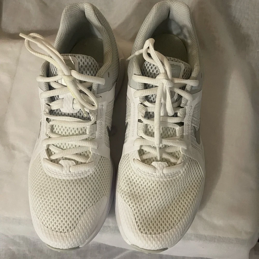 Nike Women's White and Gray Sneakers
